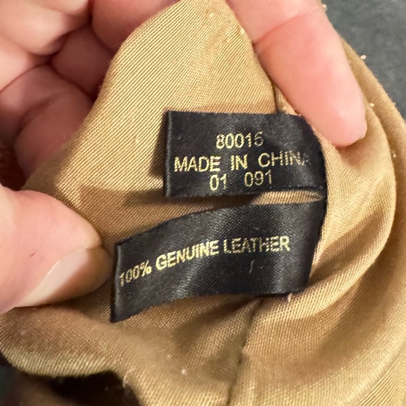 Vintage Etienne Aigner large coral Leather Shoulder Bag, snap closure - Picture 12 of 14